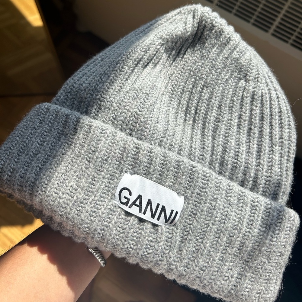 Ganni hat